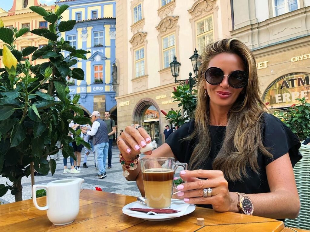 Ingrid De La Mare - Kenny having coffee